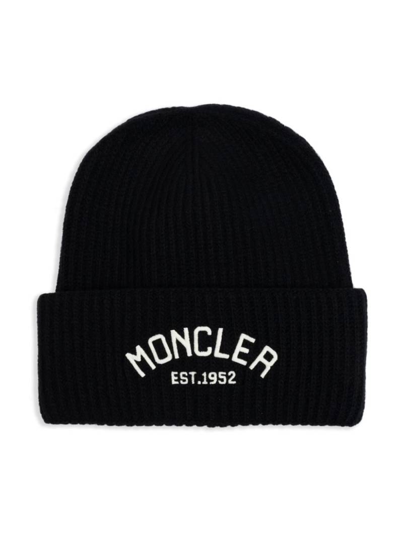 Moncler Enfant logo-embroidered beanie - Black von Moncler Enfant