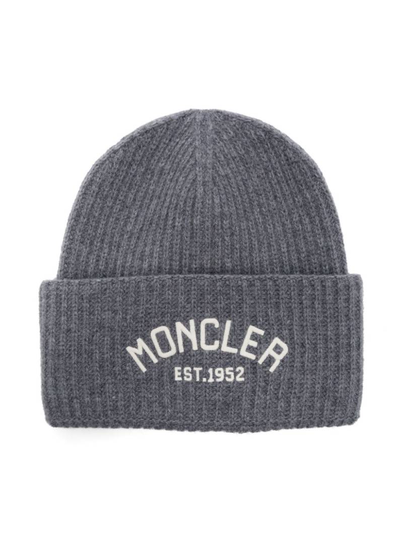 Moncler Enfant logo-embroidered beanie hat - Grey von Moncler Enfant