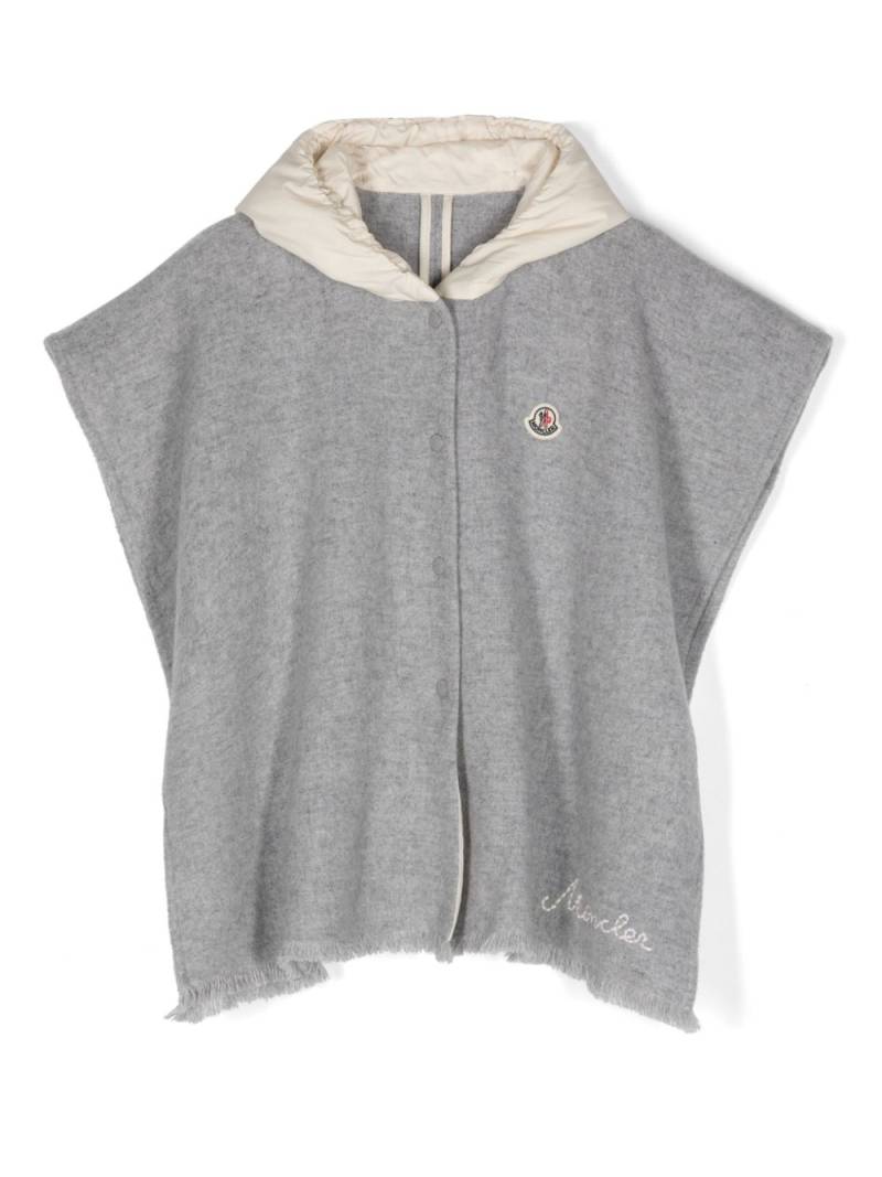 Moncler Enfant logo-embroidered hooded cape - Grey von Moncler Enfant