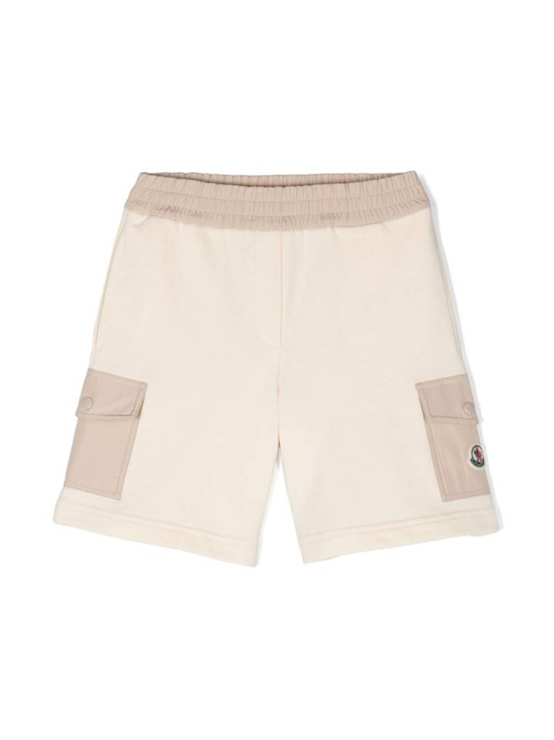 Moncler Enfant logo-patch cargo shorts - Neutrals von Moncler Enfant