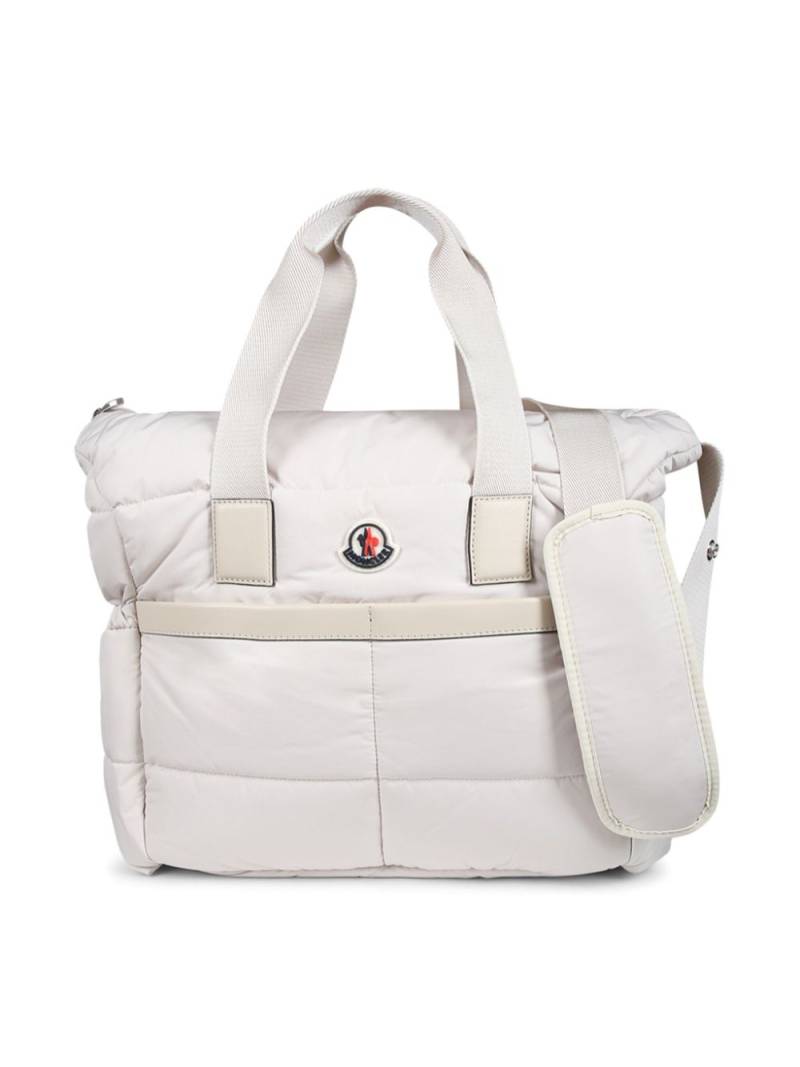 Moncler Enfant logo-patch changing bag - Neutrals von Moncler Enfant