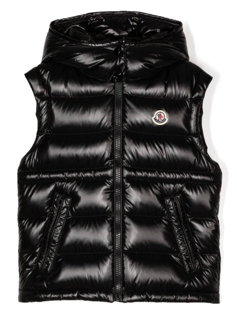 Moncler Enfant logo-patch hooded padded gilet - Black von Moncler Enfant