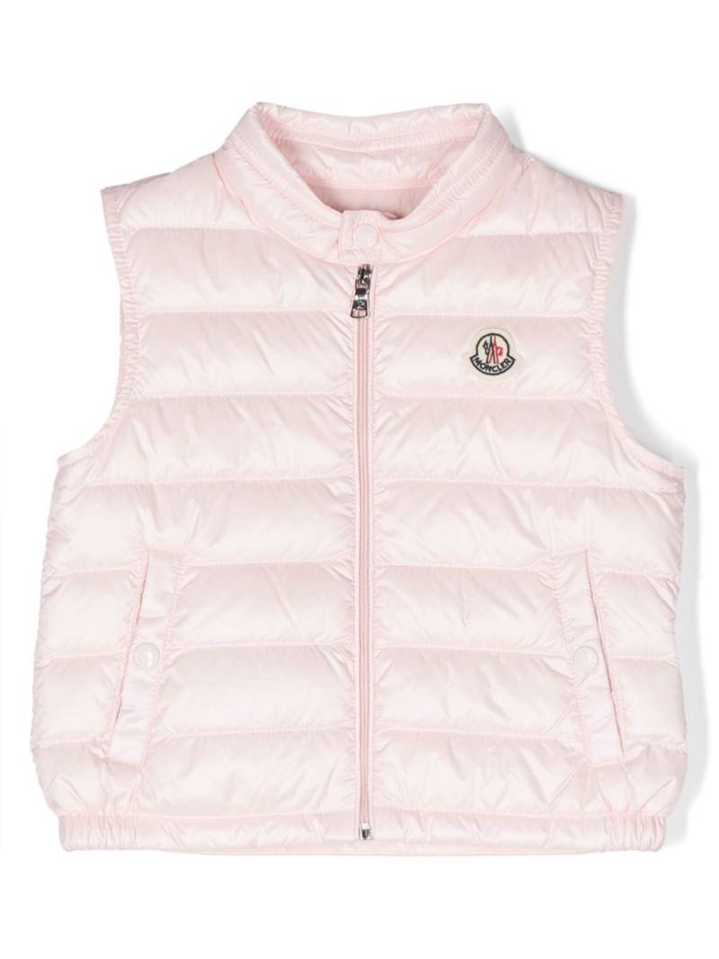 Moncler Enfant logo-patch padded gilet - Pink von Moncler Enfant