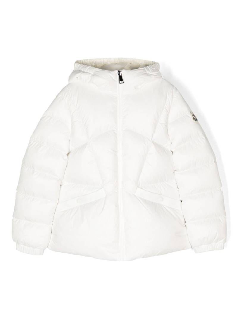 Moncler Enfant logo-patch padded hooded jacket - White von Moncler Enfant