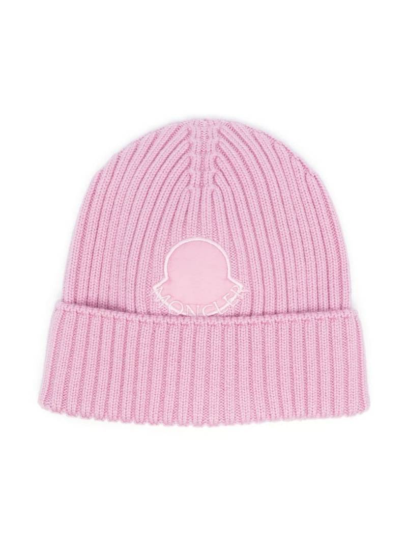 Moncler Enfant logo-patch ribbed beanie - Pink von Moncler Enfant