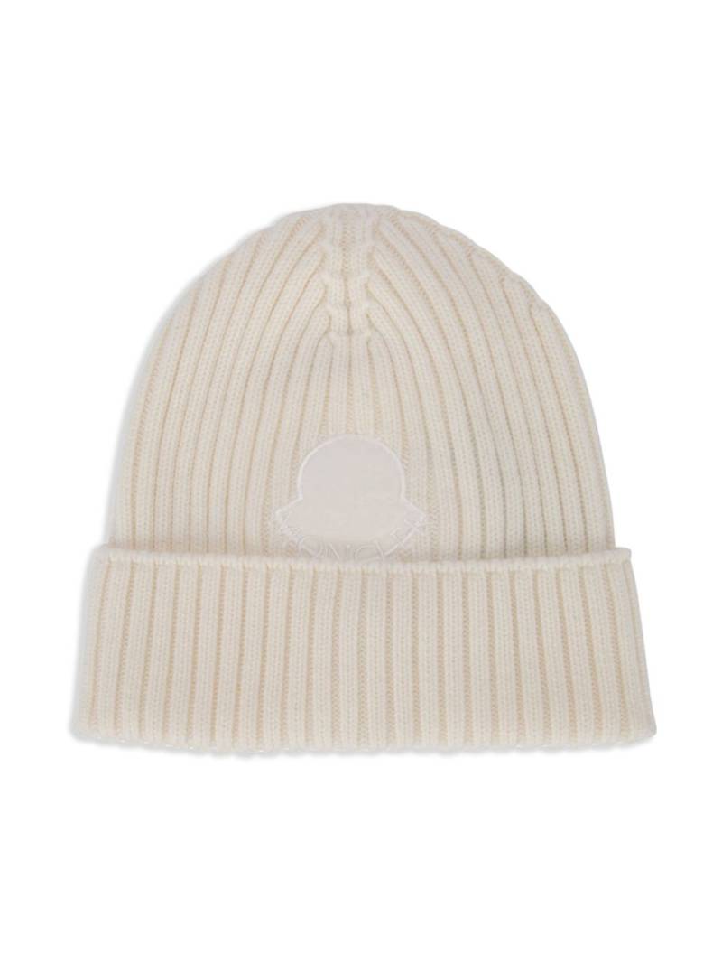 Moncler Enfant logo-patch ribbed-knit beanie - Neutrals von Moncler Enfant