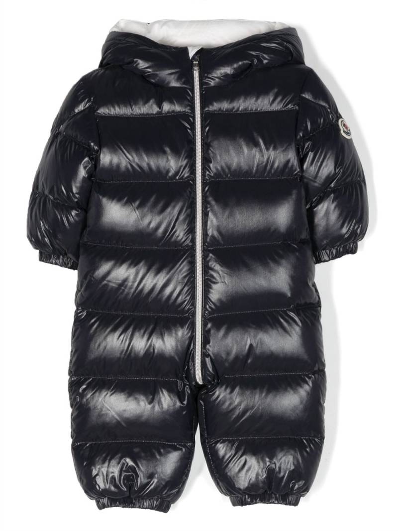 Moncler Enfant logo-patch satin padded snowsuit - Blue von Moncler Enfant