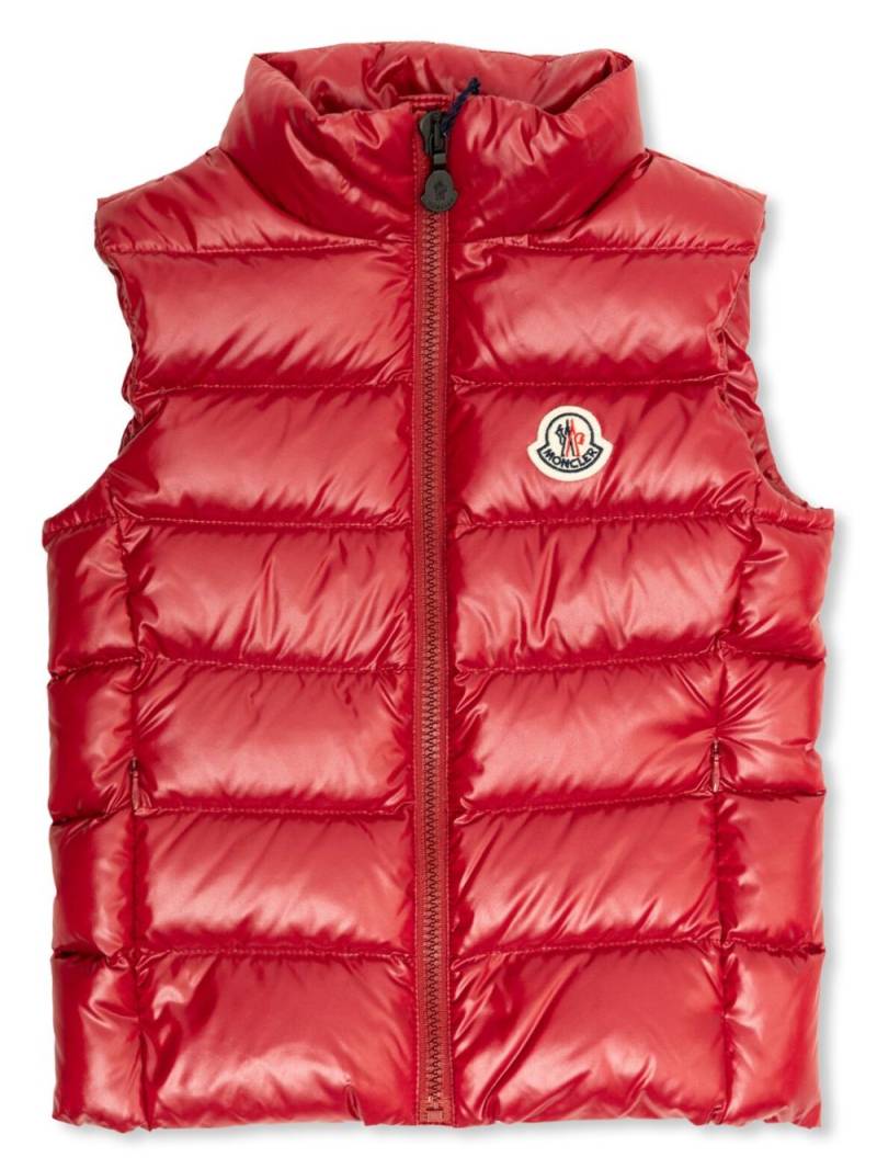 Moncler Enfant padded logo-patch gilet - Red von Moncler Enfant