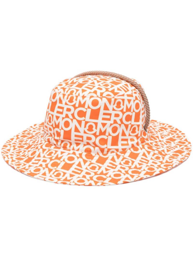 Moncler all-over graphic-print sun hat - Orange von Moncler