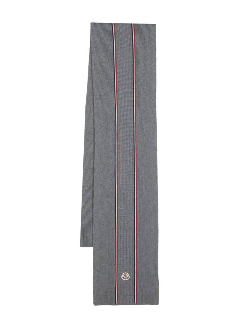 Moncler logo-appliqué virgin-wool scarf - Grey von Moncler