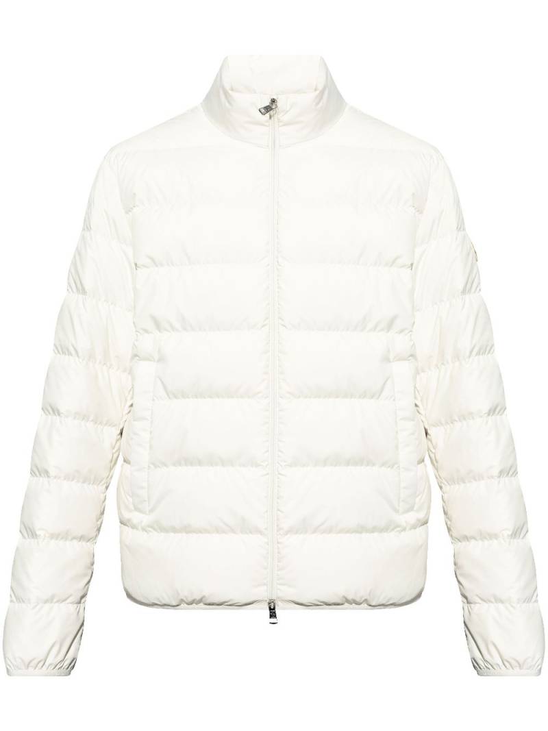 Moncler logo-patch padded jacket - White von Moncler