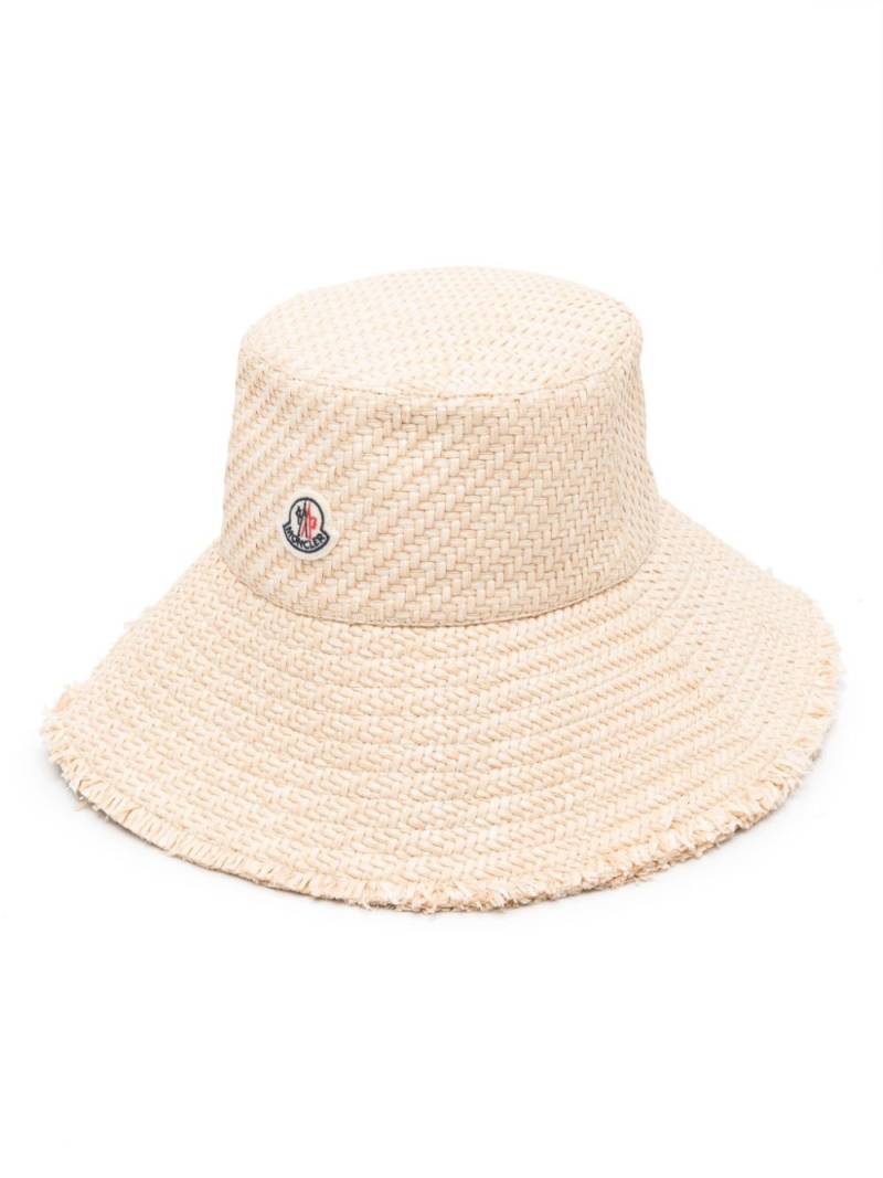 Moncler logo-patch raffia hat - Neutrals von Moncler