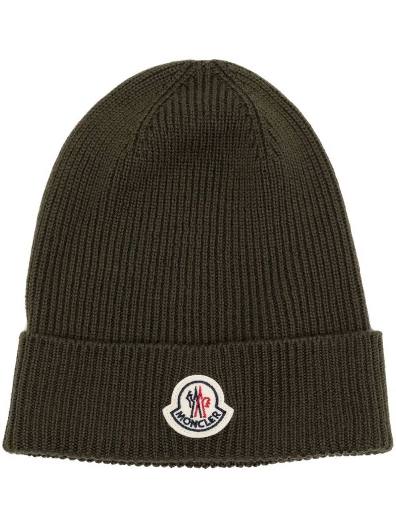 Moncler logo-patch ribbed beanie - Green von Moncler