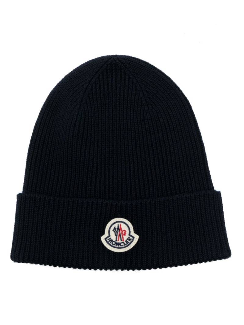 Moncler logo-patch ribbed-knit beanie - Blue von Moncler