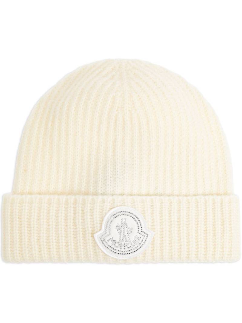 Moncler logo-patch ribbed knit beanie - Neutrals von Moncler