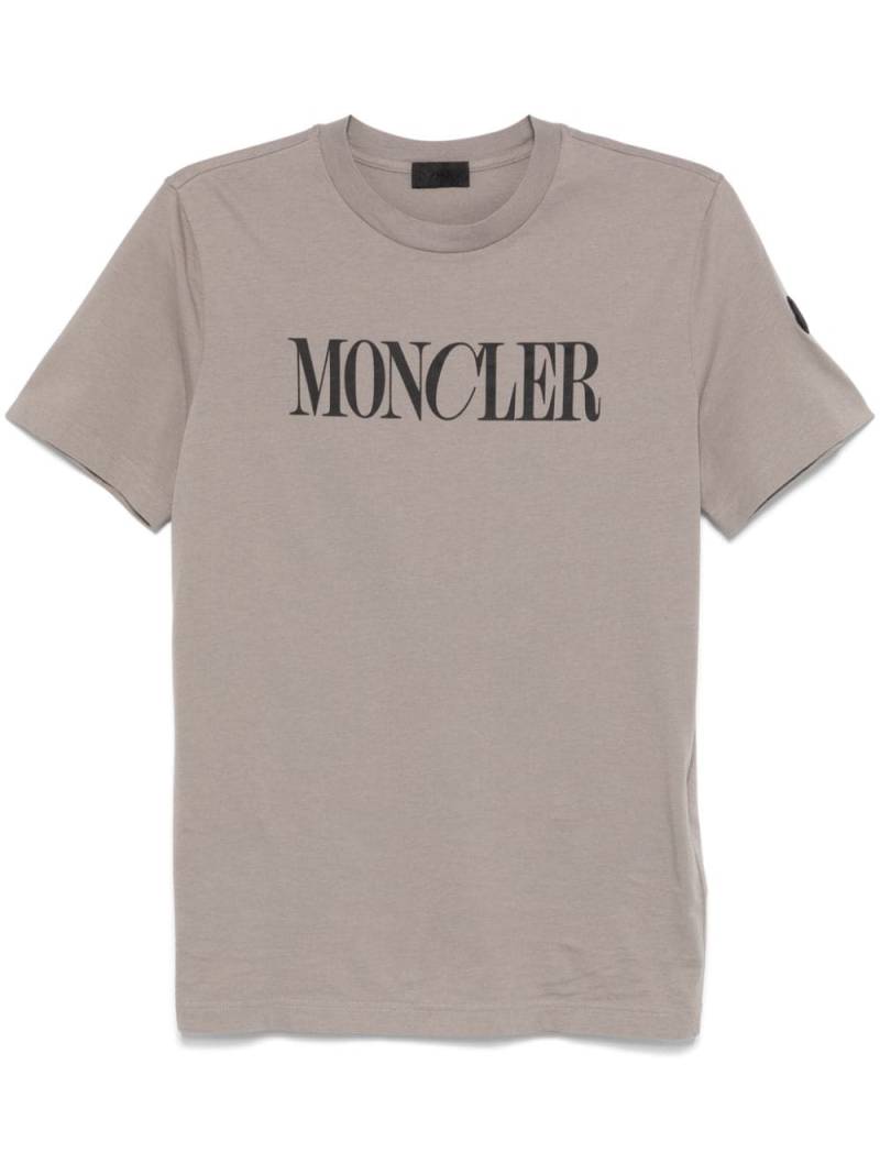 Moncler logo-print T-shirt - Grey von Moncler