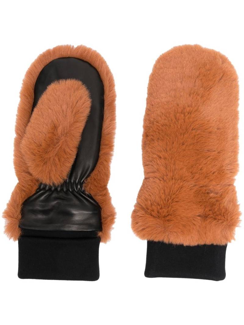 Moose Knuckles faux-fur mittens - Brown von Moose Knuckles