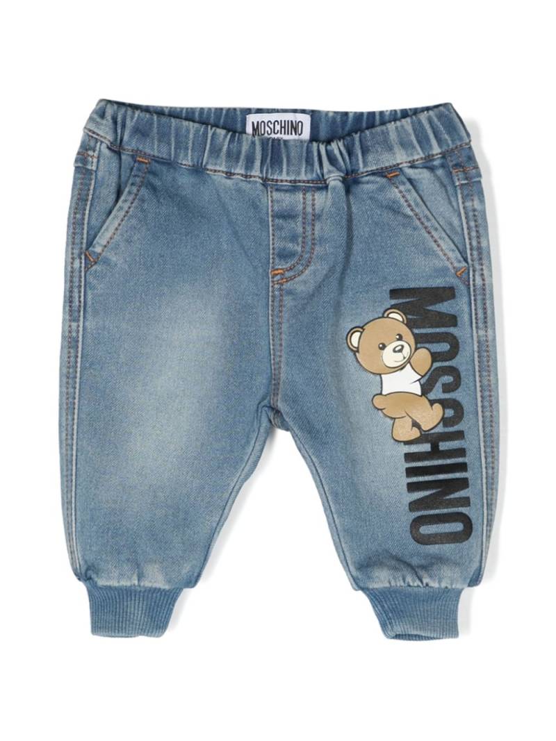 Moschino Kids Teddy Bear-motif logo-patch tapered jeans - Blue von Moschino Kids