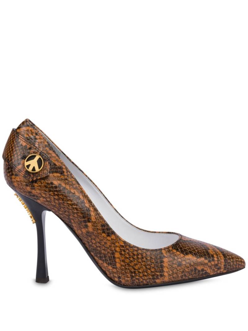 Moschino 100mm logo-plaque snake-embossed pumps - Brown von Moschino