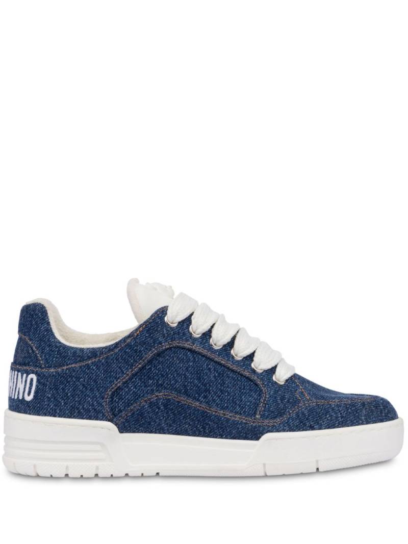 Moschino logo-print chunky denim sneakers - Blue von Moschino