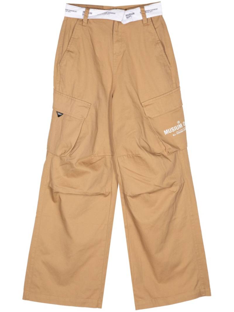 Musium Div. belted logo straight trousers - Brown von Musium Div.