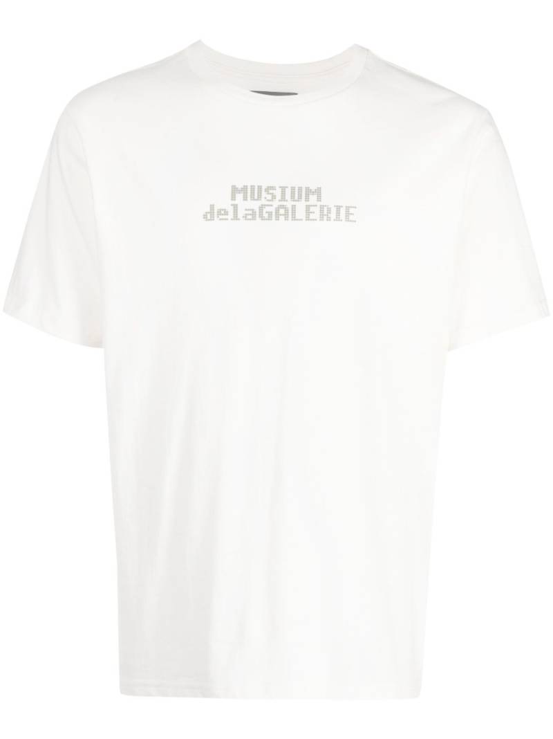 Musium Div. logo-print cotton T-shirt - White von Musium Div.