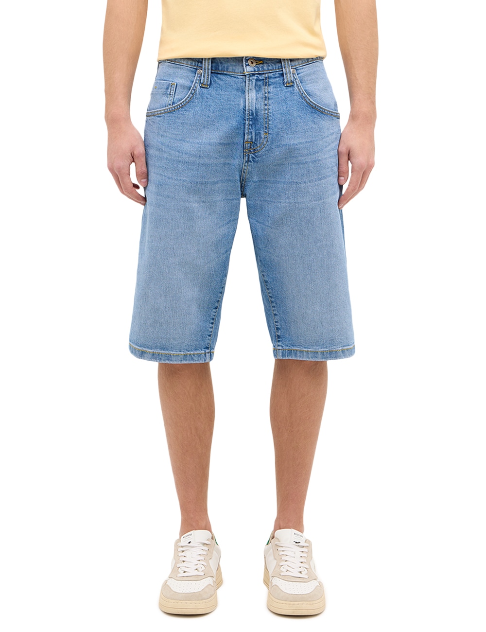 MUSTANG Shorts »Style Jackson Short«, mit Kontrastnähten MUSTANG Shorts »Style Jackson Short«, mit Kontrastnähten von Mustang