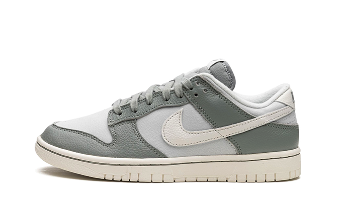 Dunk Low Mica Green Damen Weiss 36 von NIKE