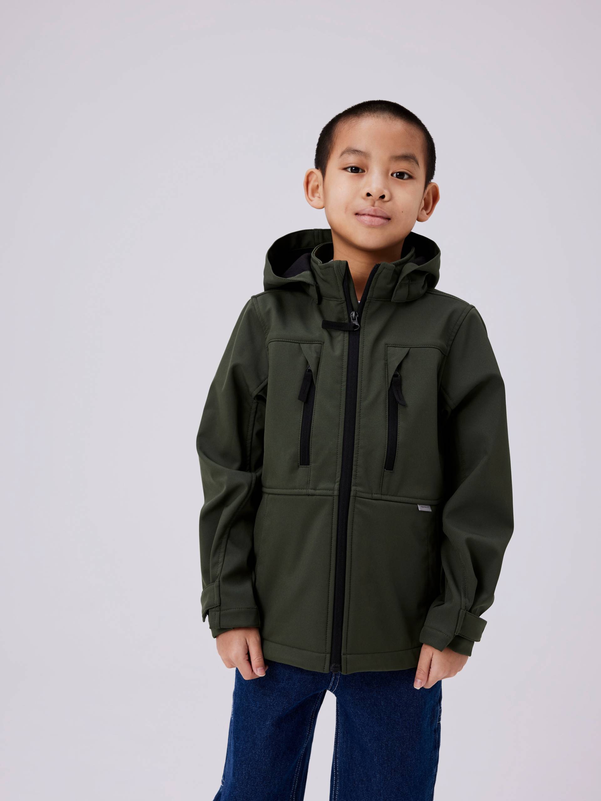 Name It Outdoorjacke »NKNALFA08 SOFTSHELL JACKET SPORT FO NOOS«, mit Kapuze Name It Outdoorjacke »NKNALFA08 SOFTSHELL JACKET SPORT FO NOOS«, mit Kapuze von Name It