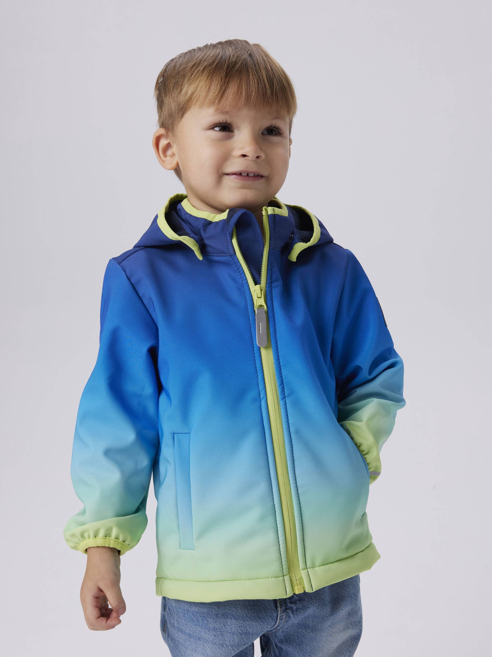 Name It Outdoorjacke »NMMMALTA05 SOFTSHELL JACKET DIPDYE FO«, mit Kapuze von Name It