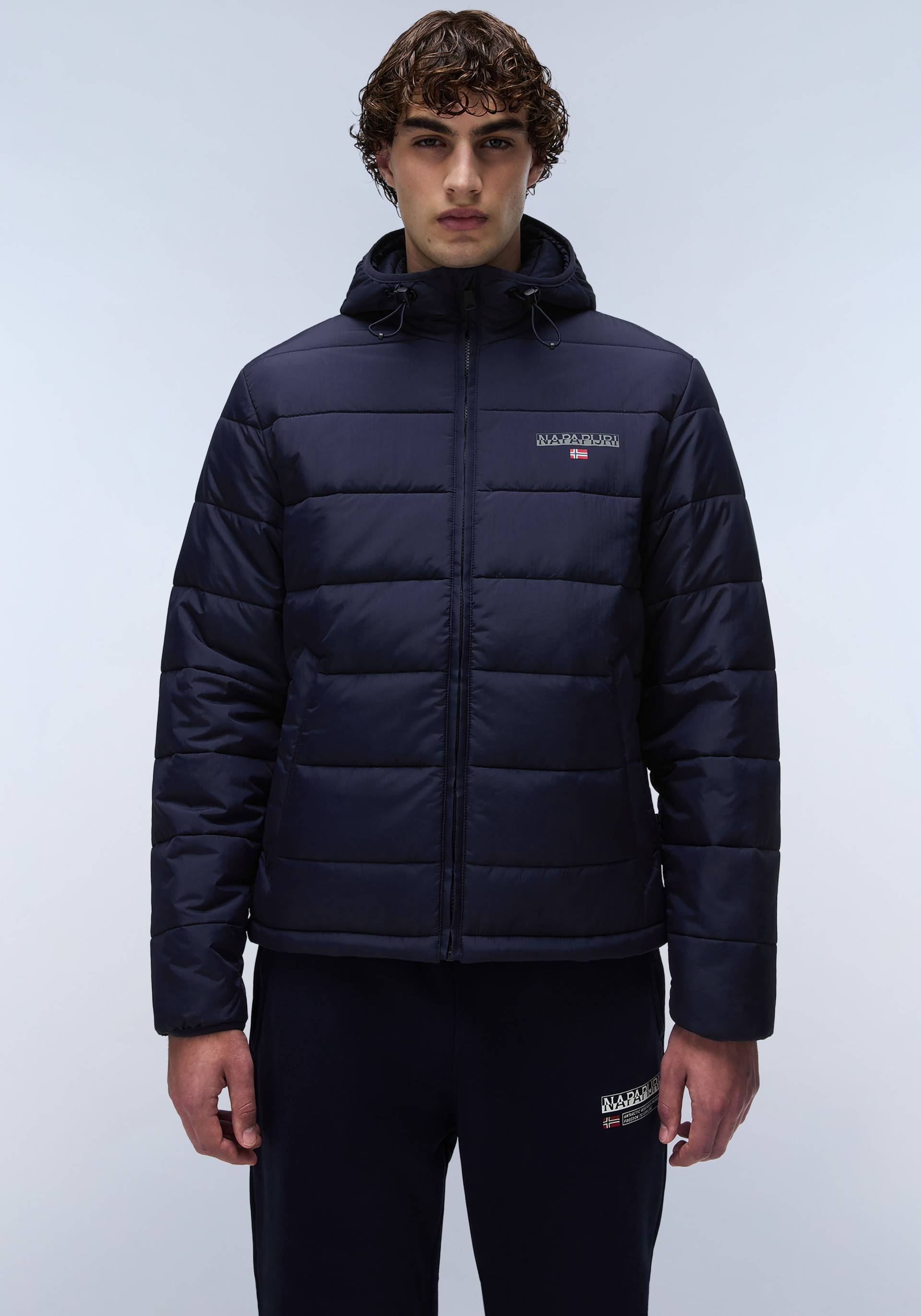Napapijri Steppjacke »SUHRE«, mit weitenverstellbaren Details an Saum und Kapuze Napapijri Steppjacke »SUHRE«, mit weitenverstellbaren Details an Saum und Kapuze von Napapijri