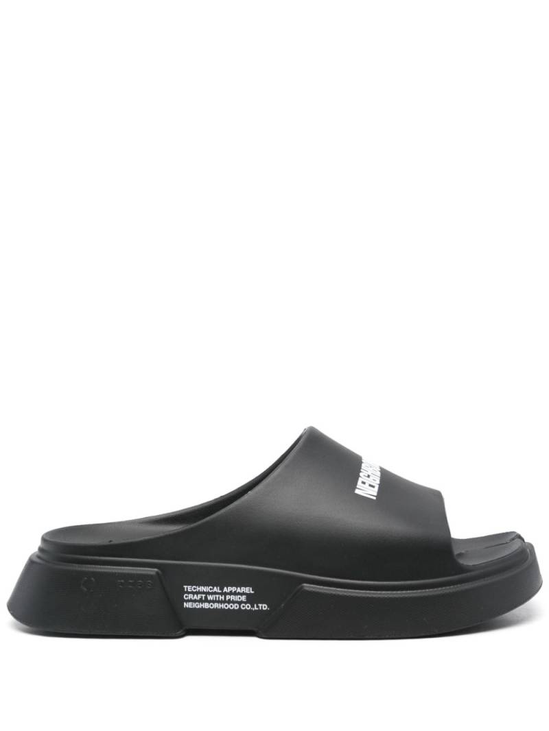 Neighborhood x Paes logo-print slides - Black von Neighborhood