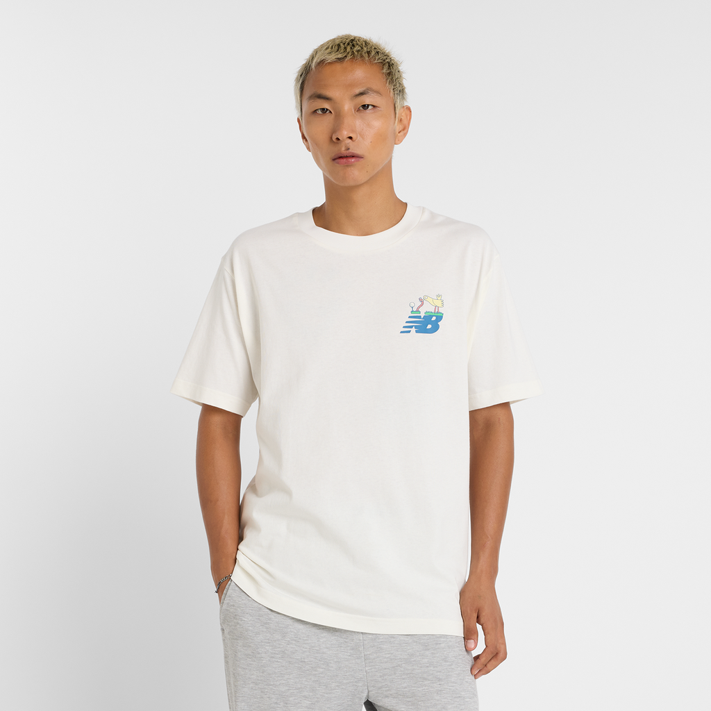 New Balance Athletics Golf Cartoon T-Shirt Relaxed Fit Herren, weiss, Grösse: XS New Balance Athletics Golf Cartoon T-Shirt Relaxed Fit Herren, weiss, Grösse: XS von New Balance