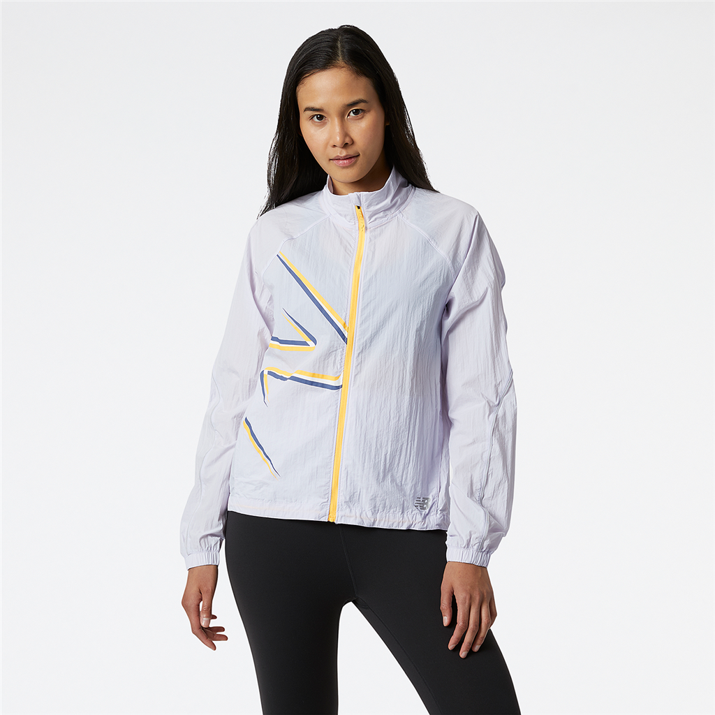 New Balance W Printed Impact Run Light Pack Jacket Relaxed Fit Damen, violett, Grösse: XS von New Balance