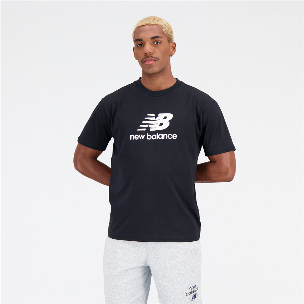 New Balance Essentials Stacked Logo T-Shirt Relaxed Fit Herren, schwarz, Grösse: S von New Balance