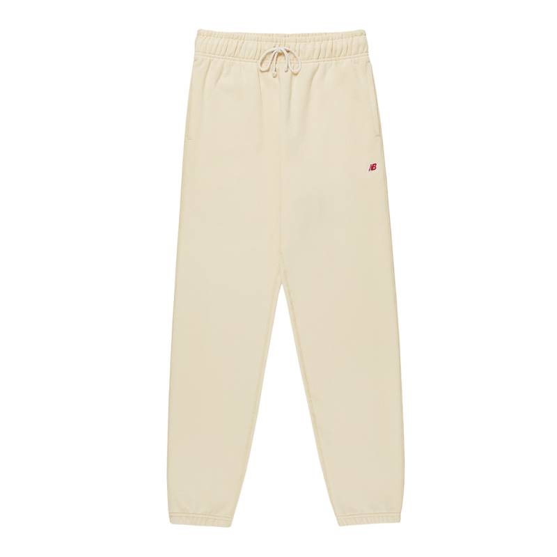 New Balance Herren Freizeithose NB Made in USA Sweatpant, Beige, Relaxed Fit Fit, ideal für Freizeit & Reisen von New Balance