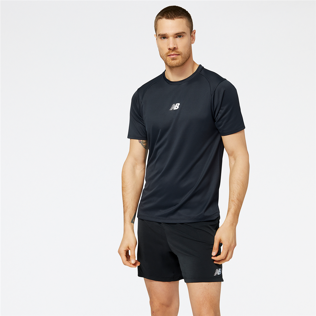 New Balance NB AT Nvent Short Sleeve Athletic Fit Herren, schwarz, Grösse: S von New Balance