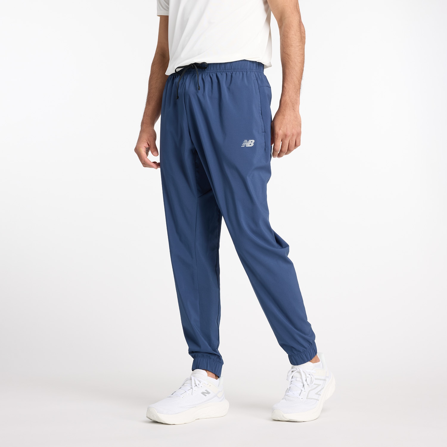 New Balance Trainingshose »SPORT ESSENTIALS WOVEN JOGGER« New Balance Trainingshose »SPORT ESSENTIALS WOVEN JOGGER« von New Balance