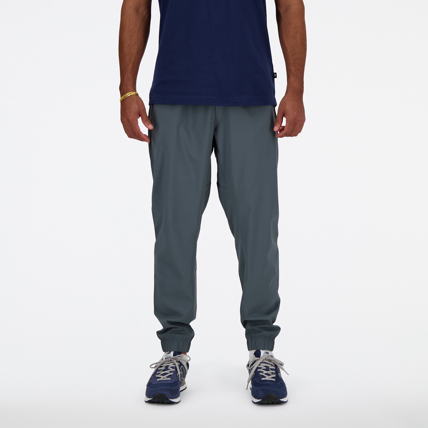 New Balance Trainingshose »SPORT ESSENTIALS WOVEN JOGGER« New Balance Trainingshose »SPORT ESSENTIALS WOVEN JOGGER« von New Balance
