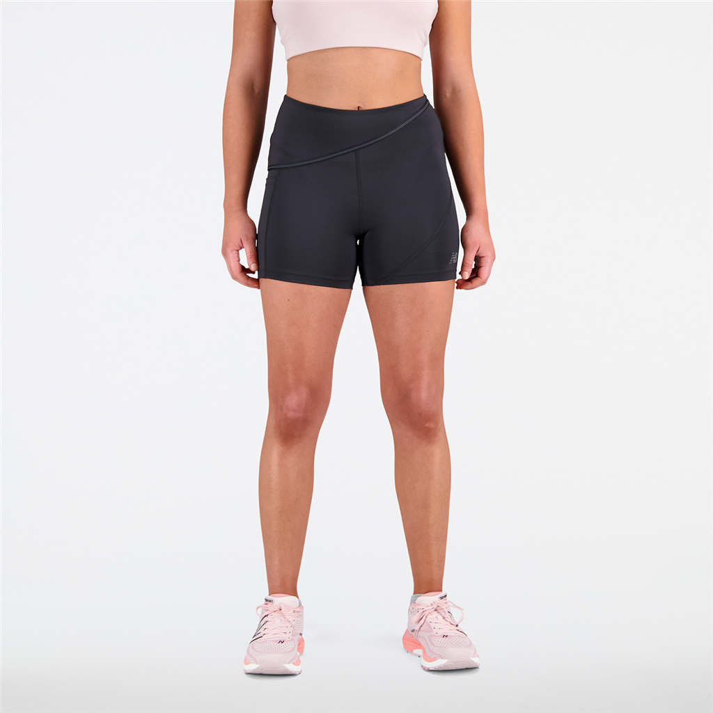 New Balance W Q Speed Shape Shield 4 In Fit Short Fitted Damen, schwarz, Grösse: XS von New Balance