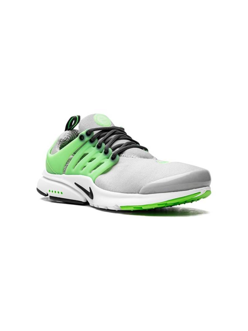 Nike Kids Presto "Light Smoke Grey/Green Strike" sneakers von Nike Kids