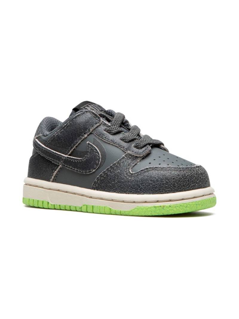 Nike Kids Dunk Low SE"Halloween - Cauldron " sneakers - Grey von Nike Kids