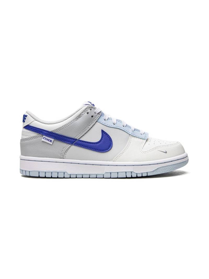 Nike Kids Dunk Low "Ivory Hyper Royal GS" sneakers - Neutrals von Nike Kids