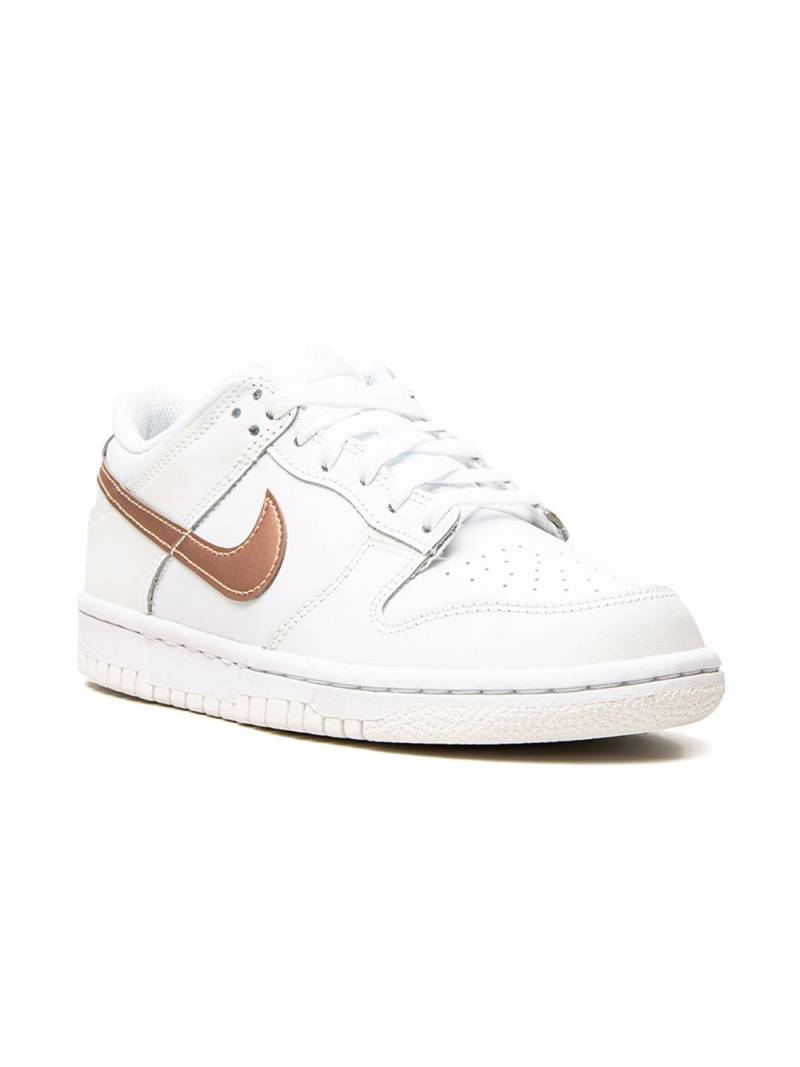 Nike Kids Dunk Low "White/Metallic Red Bronze" sneakers von Nike Kids