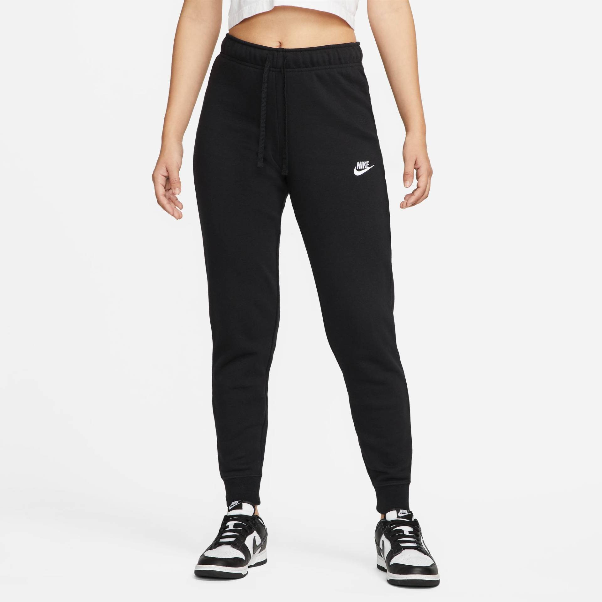 Nike Sportswear Jogginghose »Club Fleece Women's Mid-Rise Slim Joggers«, weiches Fleecematerial Nike Sportswear Jogginghose »Club Fleece Women's Mid-Rise Slim Joggers«, weiches Fleecematerial von Nike Sportswear
