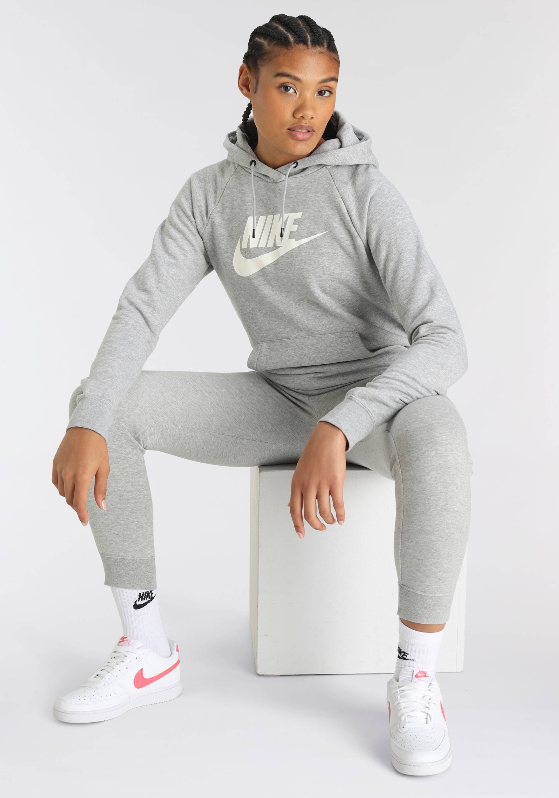 Nike Sportswear Kapuzensweatshirt »ESSENTIAL WOMENS FLEECE PULLOVER HOODIE« von Nike Sportswear