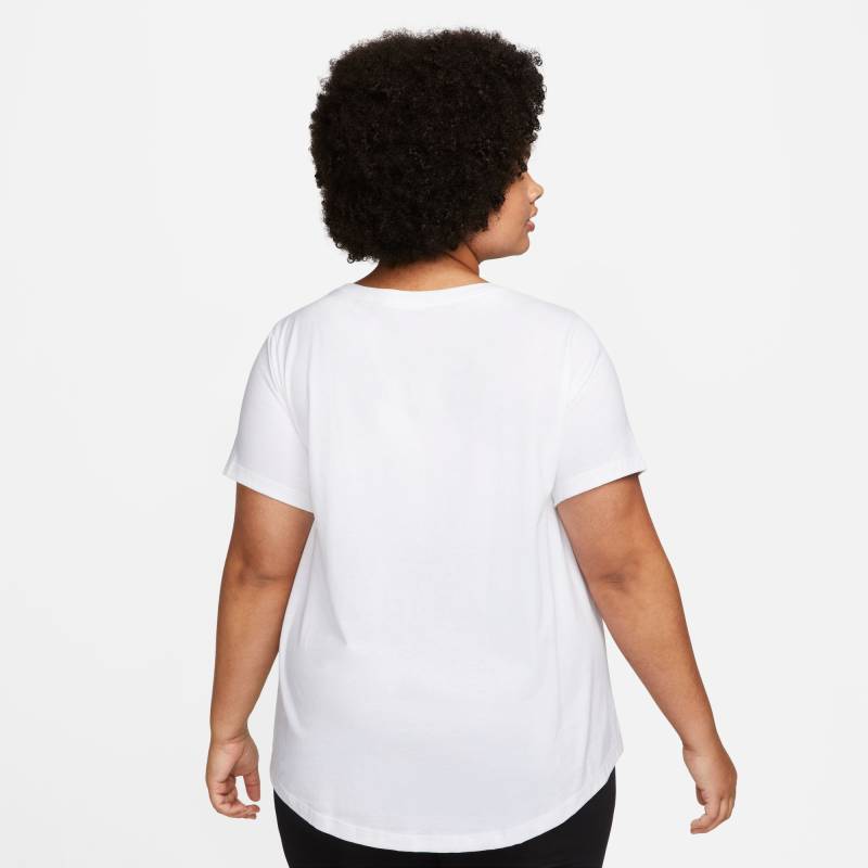 Nike Sportswear T-Shirt »CLUB ESSENTIALS WOMEN'S T-SHIRT (PLUS SIZE)« von Nike Sportswear