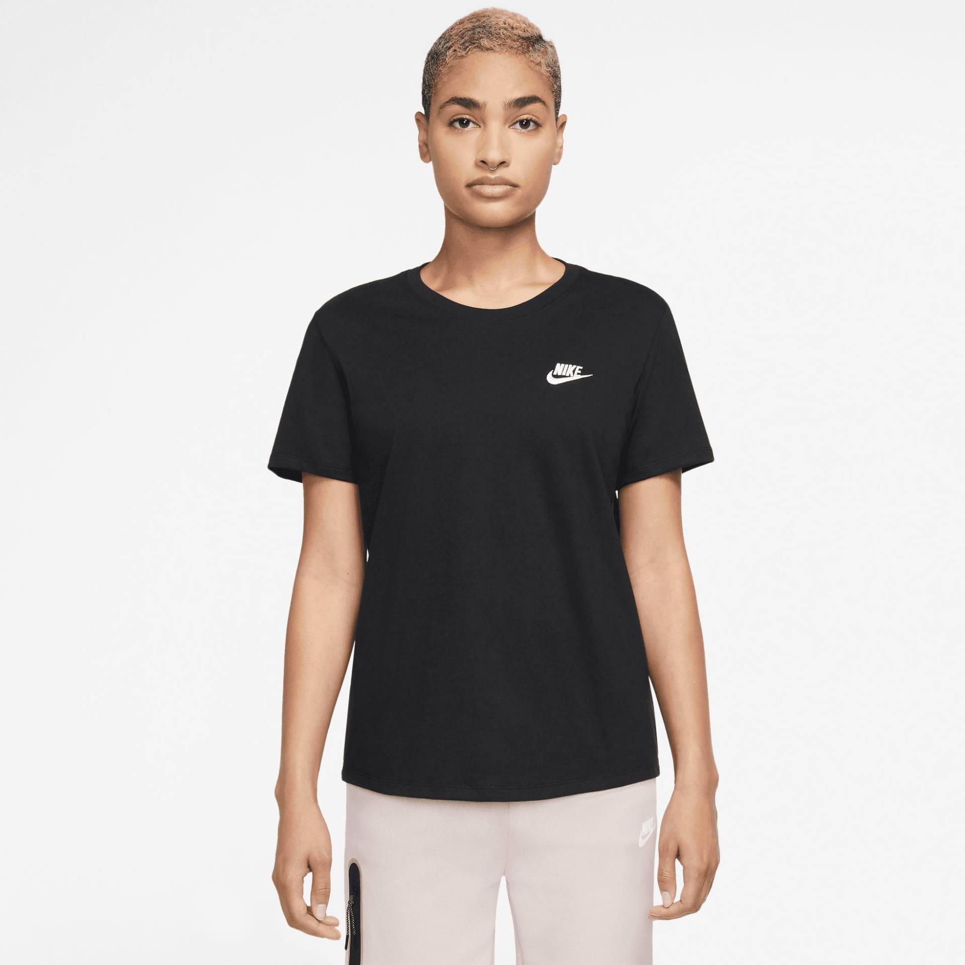 Nike Sportswear T-Shirt »CLUB ESSENTIALS WOMEN'S T-SHIRT« von Nike Sportswear