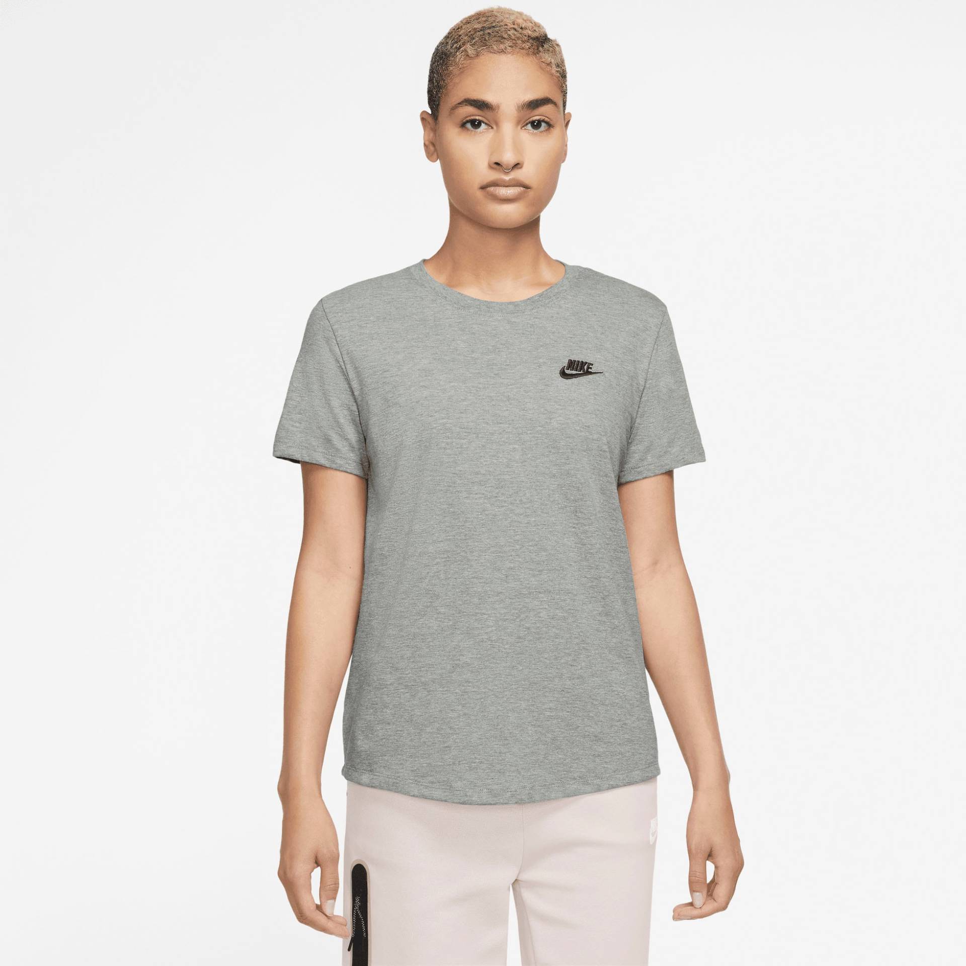 Nike Sportswear T-Shirt »CLUB ESSENTIALS WOMEN'S T-SHIRT« Nike Sportswear T-Shirt »CLUB ESSENTIALS WOMEN'S T-SHIRT« von Nike Sportswear