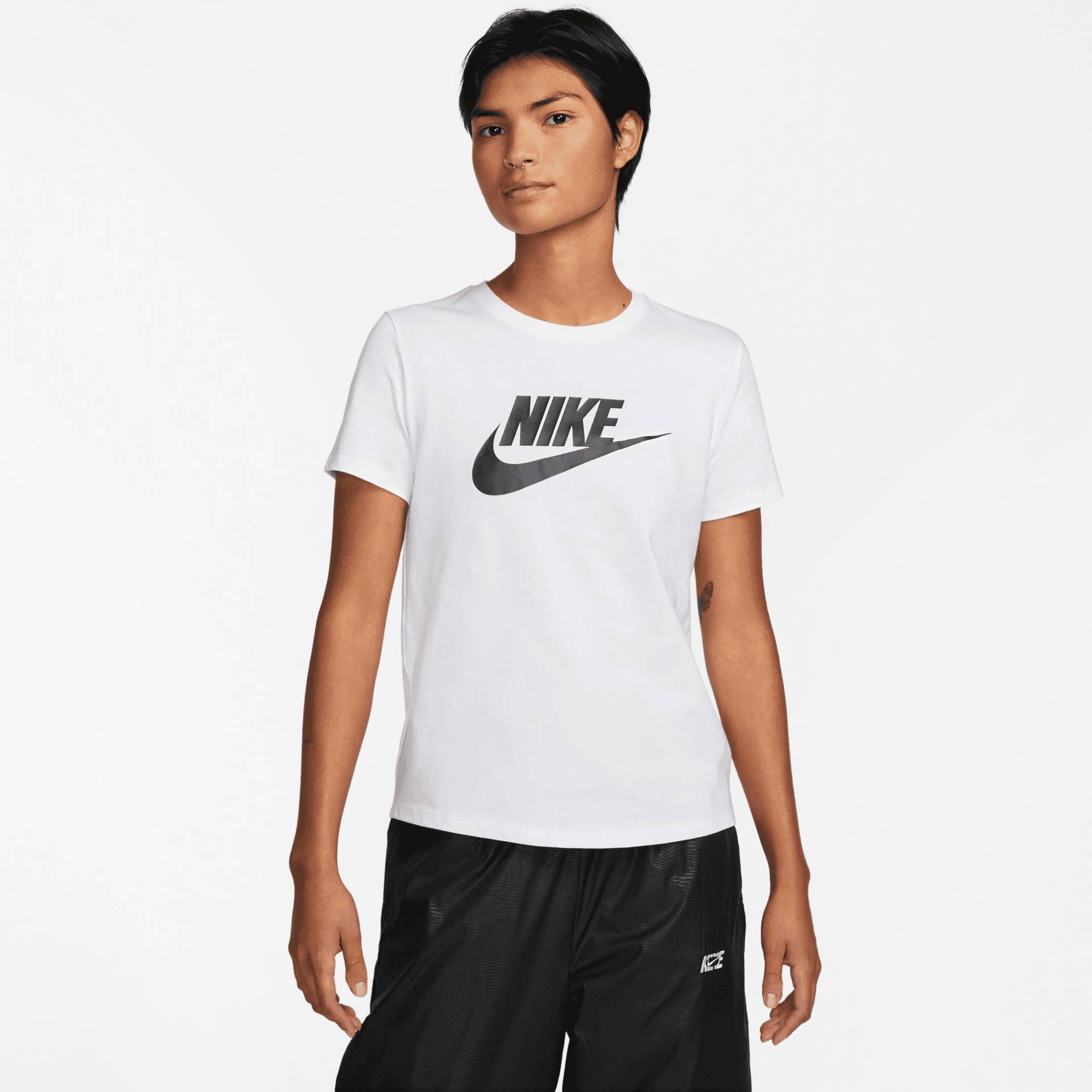 Nike Sportswear T-Shirt »ESSENTIALS WOMEN'S LOGO T-SHIRT«, Basic Damen T-Shirt mit Logo Nike Sportswear T-Shirt »ESSENTIALS WOMEN'S LOGO T-SHIRT«, Basic Damen T-Shirt mit Logo von Nike Sportswear
